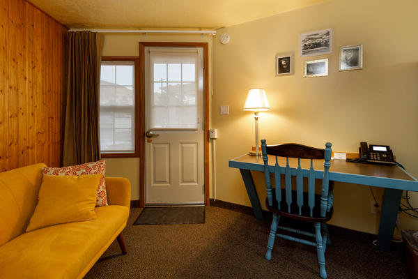 Ample seating and workspace